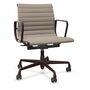 Vitra Aluminium Chair EA 118 Sand 71 - Leder, Dunkel Bordeaux 60 pulverbeschichtet (struktur), Rolle weich gebremst für Hartboden 03
