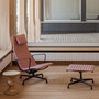 Vitra 'Stools' von Charles und Ray Eames Modell 'B', Kastanie
