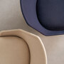 Vitra Slow Sofa in Stoff von Vitra Flocca dunkelblau, Aluminiumguss pulverbeschichtet tiefschwarz