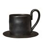 Ferm Living Steingut-Tassen mit Unterteller Flow von Ferm Living Black