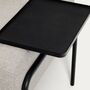 Kave_Home_2_Sitzer_Sofa_Compo_aus_Chenille_mit_grosses_Tablett_Babel_Beige_Stahl_Schwarz_Details