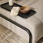 Kave_Home_2_Sitzer_Sofa_Compo_aus_Chenille_mit_kleines_Tablett_Schwarz_Babel_Beige_Lifestyle_1