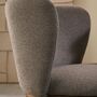 Kave_Home_Stuhl_Ciselia_aus_Chenille_Braun_Massives_Eschenholz_Natürl_Finish_Lifestyle_3
