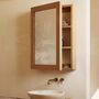 Kave_Home_Plubia_Badezimmerschrank_mit_Spiegel_Lifestyle