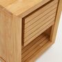 Kave_Home_Saula_Badezimmermöbel_Teak_Details