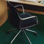 Kave_Home_Schreibtischstuhl_Nerlan_Schwarz_Leder_Aluminium_Gestell_Lifestyle