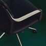 Kave_Home_Schreibtischstuhl_Nerlan_Schwarz_Leder_Schwarz_Gestell_Lifestyle