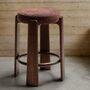 Kave_Home_Hocker_Granite_Braun_Dunkelbraun_75_Lifestyle