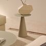 Kave_Home_WILSHIRE_Beistelltisch_50_Glas_Hellgrau_Lifestyle