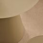 Kave_Home_WILSHIRE_Beistelltisch_50_Glas_Hellgrau_Lifestyle