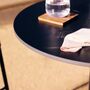 Kave_Home_Esilda_runder_Stehtisch_Schwarz_mit_schwarz_lackiertem_Metallbein_Lifestyle