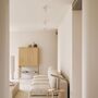 Ethnicraft_51346_PI_Schrank_2_turen_1_Regal_Eiche_Lifestyle