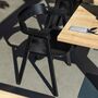 Gazzda_Flip_Stuhl_Lackeierte_Eichenholz_Ral9005_Black_Lifestyle_1