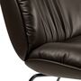 Gubi Lounge Sessel mit Vollpolsterung Beetle Soft von Gubi Coffee - GUBI Smooth Leder