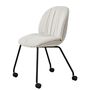Gubi Meeting Polsterstuhl Beetle Soft von Gubi 4 Legs with Castors, 001 - GUBI Reales