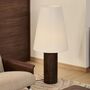Kave_Home_Stehlampe_Marga_Dunkelbraun_Lifestyle