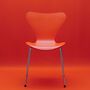 Fritz_Hansen_Stuhl_Serie_7_in_Furnier_lackiert_100_Orange_Lifestyle_3017
