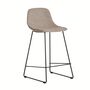 Kave Home Hohe Rückenlehne Hocker Zahara von Kave Home Sitzhöhe: 65 cm, Chenille Braun