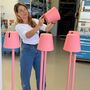 Baltensweiler Exklusive Limited Edition - Stehleuchte FEZ T in Rosa von Baltensweiler Rosa - Limited Edition Mooris,